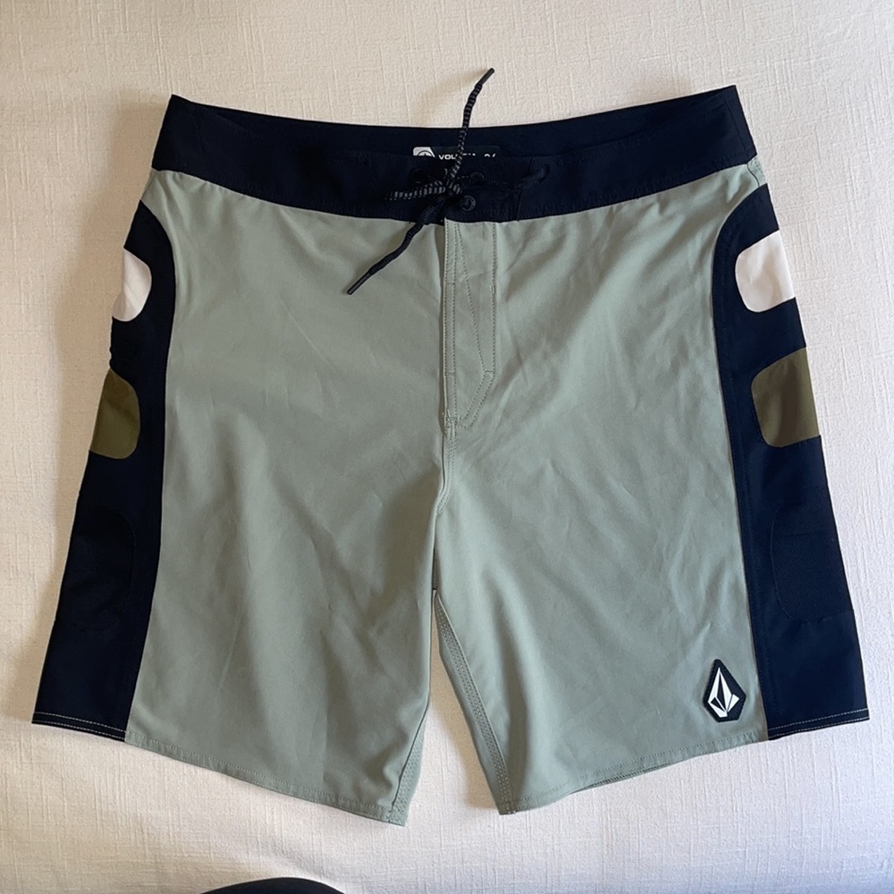 Men’s Volcom Board Shorts
